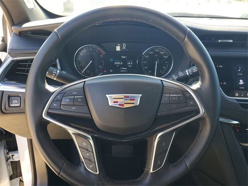 Used 2025 Cadillac XT5 Premium Luxury image 16
