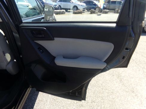 Used 2014 Subaru Forester 2.5i AWD/4WD image 31