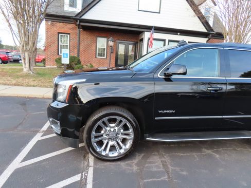 Used 2019 GMC Yukon SLT w/ Premium Edition image 2