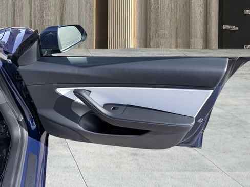 Used 2021 Tesla Model 3 Standard Range Plus image 40