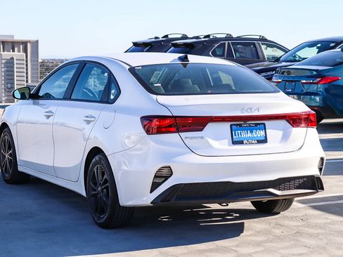 Used 2023 Kia Forte LXS w/ LXS Technology Package image 6