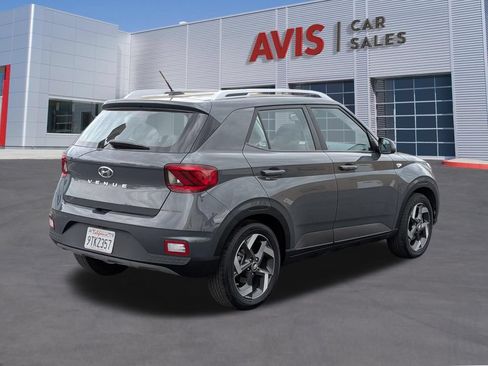 Used 2025 Hyundai Venue SEL FWD image 6