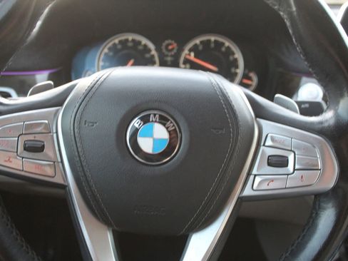 Used 2018 BMW 750i image 21