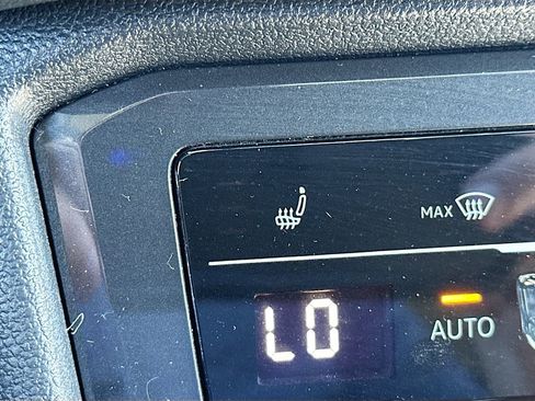 Used 2022 Volkswagen Tiguan SE w/ Panoramic Sunroof Package image 20