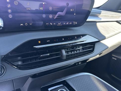 Used 2025 Buick Enclave Preferred image 31