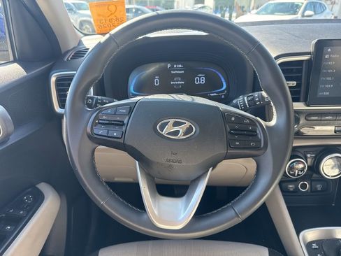 Used 2025 Hyundai Venue SEL image 18