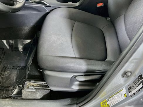 Used 2022 Toyota Corolla Cross LE AWD/4WD image 18