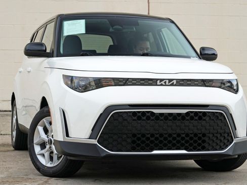 Used 2025 Kia Soul S FWD image 2