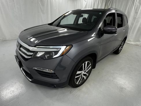 Used 2017 Honda Pilot Touring image 7