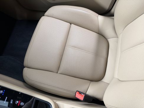 Certified 2025 Porsche Macan image 57