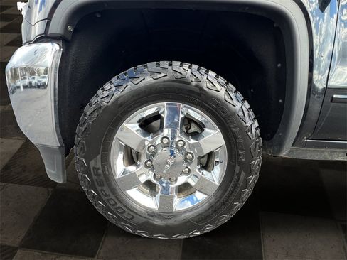 Certified 2018 GMC Sierra 2500 SLE w/ SLE Preferred Package image 9
