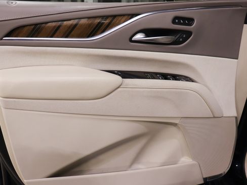 Certified 2022 Cadillac Escalade ESV Sport Platinum image 11