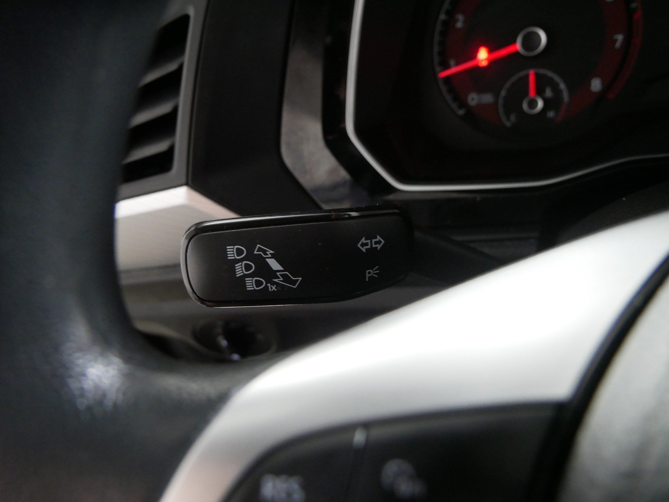 Used 2020 Volkswagen Jetta SE FWD image 32