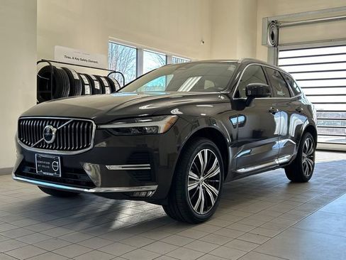 Certified 2022 Volvo XC60 B5 Inscription w/ Climate Package image 1