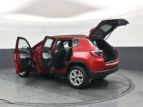 New 2026 Jeep Compass Latitude image 47