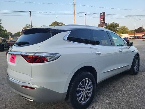 Used 2023 Buick Enclave Essence image 8