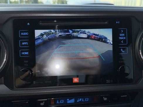 Used 2017 Toyota Tacoma TRD Off-Road AWD/4WD image 25