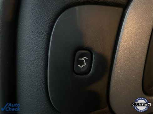 Used 2017 Jeep Cherokee Overland w/ Technology Group image 8