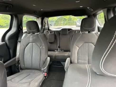 Certified 2020 Chrysler Pacifica Touring w/ S Appearance Package FWD image 4