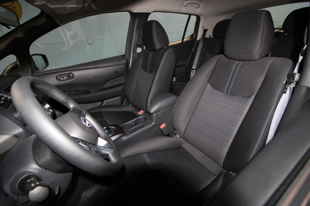 Used 2025 Nissan Leaf S FWD image 4