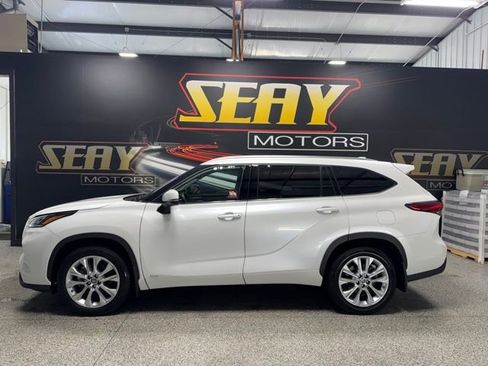 Used 2022 Toyota Highlander Limited AWD/4WD image 3