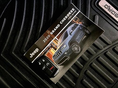 Used 2020 Jeep Grand Cherokee Limited w/ Premium Lighting Group AWD/4WD image 32
