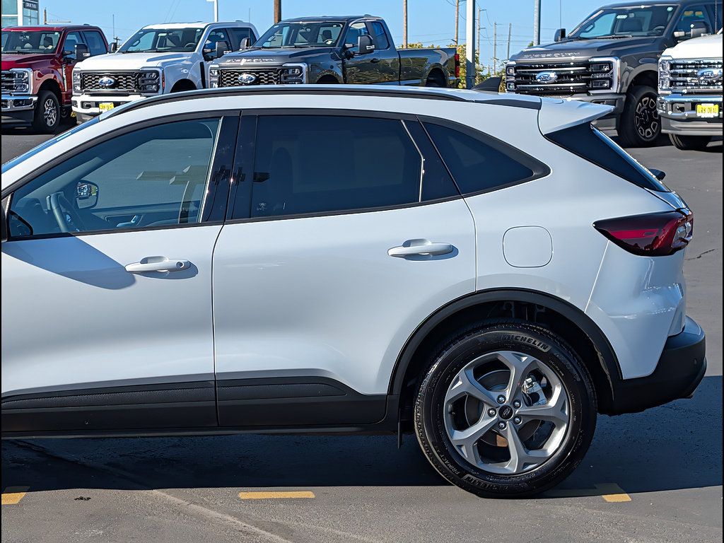 Used 2025 Ford Escape ST-Line w/ Equipment Group 301A FWD image 11