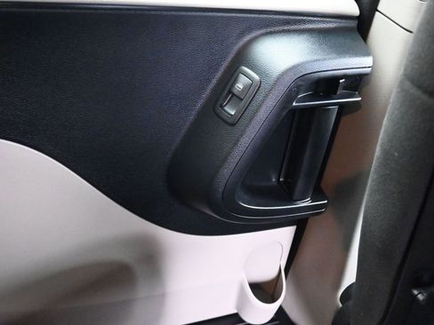 Used 2016 Dodge Grand Caravan SE image 40