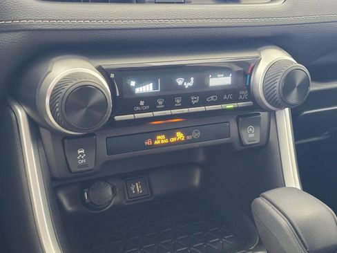 Used 2025 Toyota RAV4 LE image 32