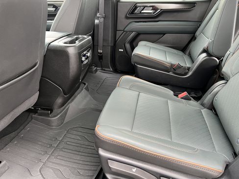 Used 2025 GMC Yukon AT4 w/ AT4 Premium Package AWD/4WD image 18