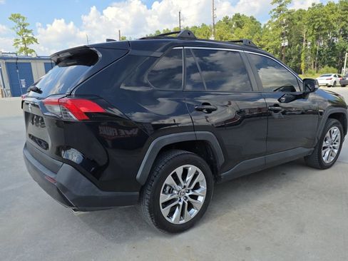 Used 2021 Toyota RAV4 XLE Premium FWD image 17