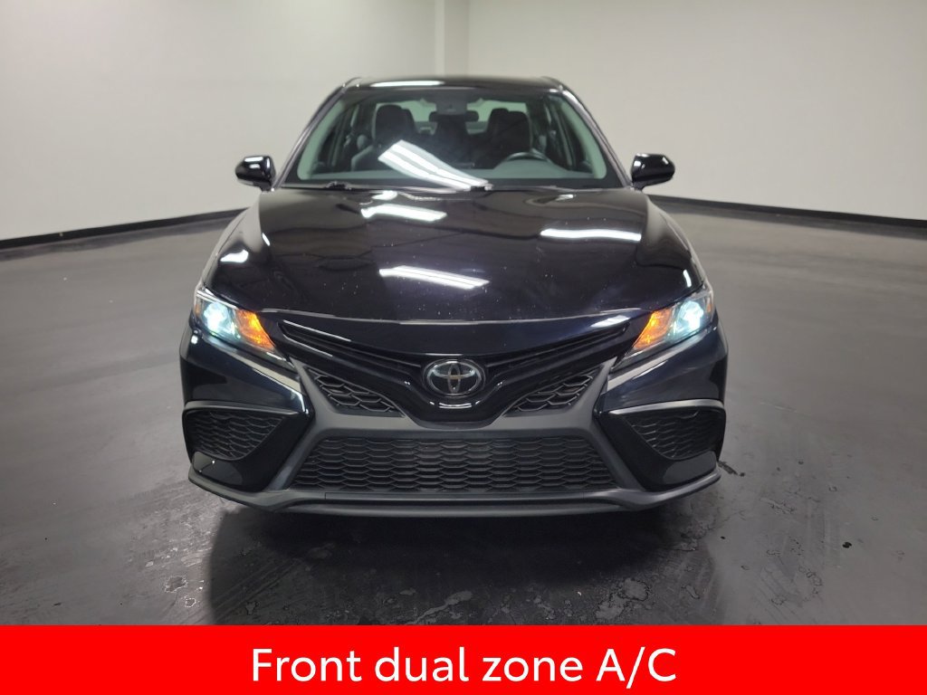Used 2023 Toyota Camry SE FWD image 3