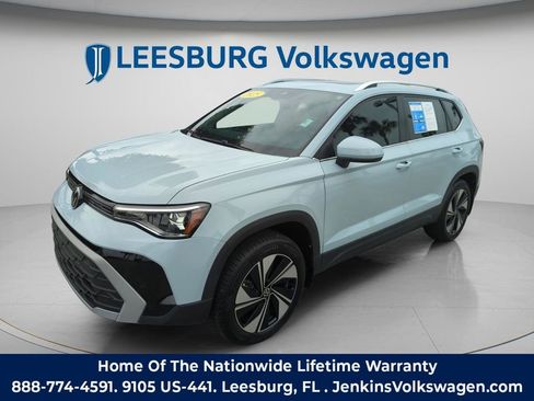 Used 2025 Volkswagen Taos SE w/ Panoramic Sunroof Package AWD/4WD image 14