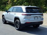 New 2025 Jeep Grand Cherokee Altitude image 4