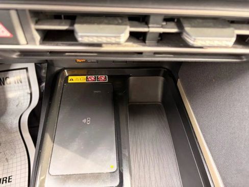 Used 2025 Toyota Camry SE FWD image 28