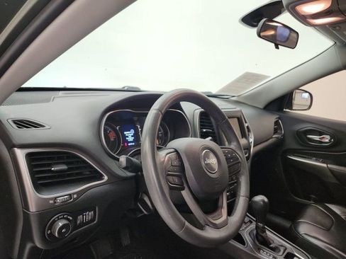 Used 2020 Jeep Cherokee Latitude Plus image 12