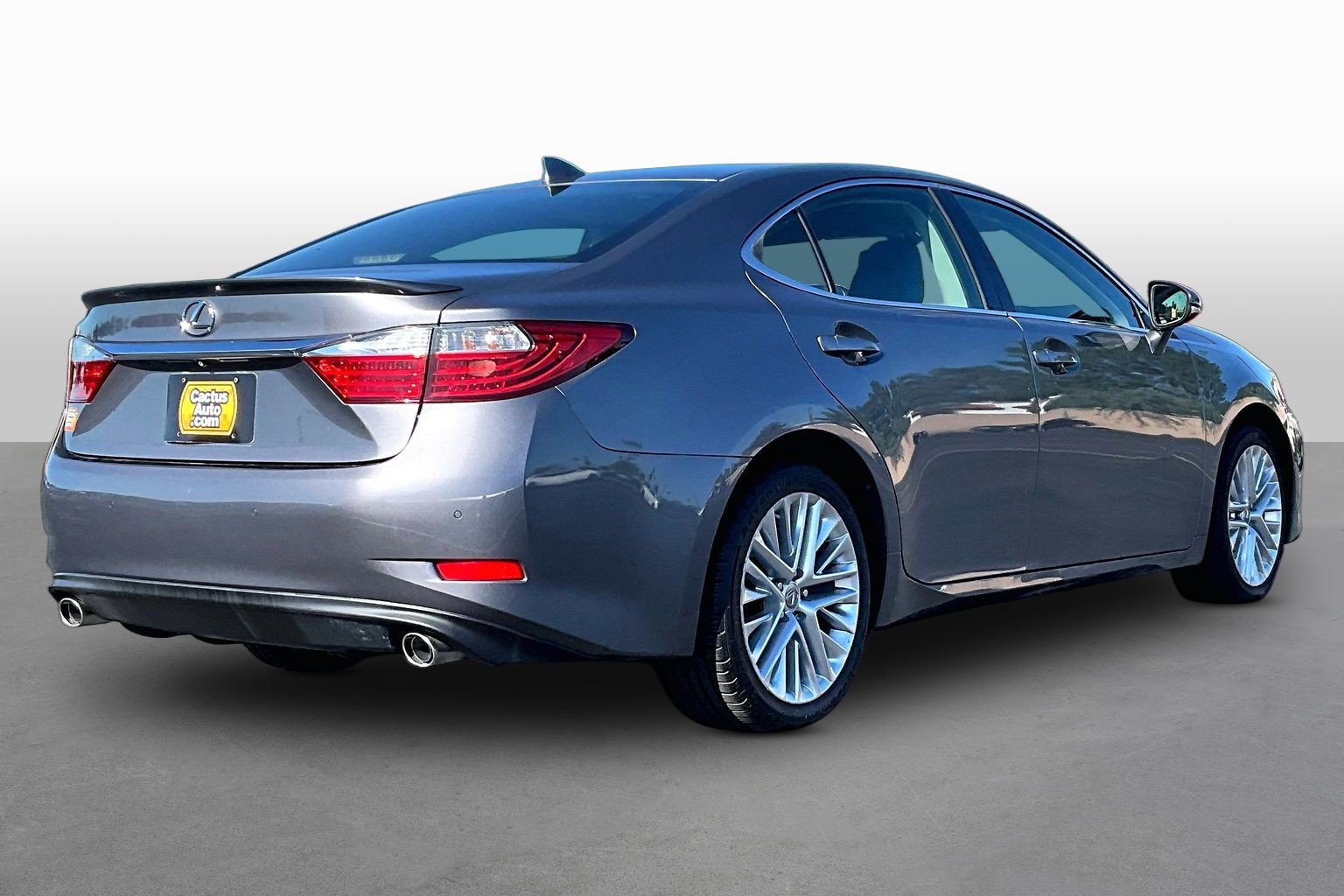 Used 2015 Lexus ES 350 w/ Luxury Package FWD image 2