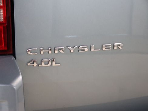 Used 2010 Chrysler Town & Country Touring Plus w/ Premium Group FWD image 12