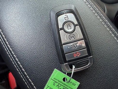 Used 2025 Ford Escape Platinum AWD/4WD image 50