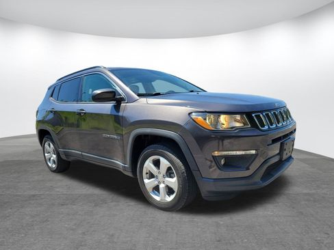 Used 2018 Jeep Compass Latitude AWD/4WD image 19