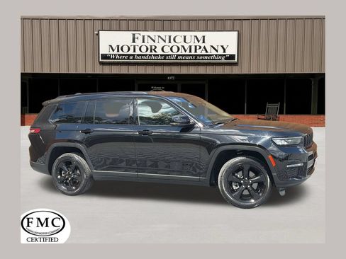 Used 2024 Jeep Grand Cherokee L Limited w/ Black Appearance Package AWD/4WD image 1