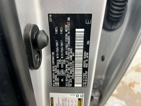 Used 2017 Toyota 4Runner SR5 AWD/4WD image 27
