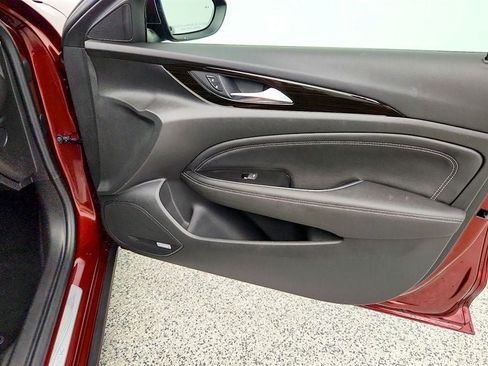 Used 2018 Buick Regal Essence w/ Driver Confidence Package #1 FWD image 23