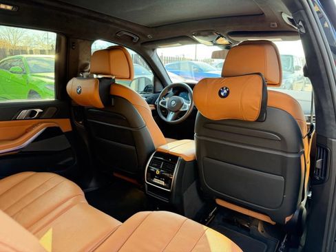 Used 2022 BMW X7 M50i w/ Executive Package image 26