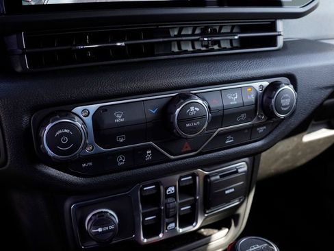 New 2026 Jeep Gladiator Sport AWD/4WD image 13