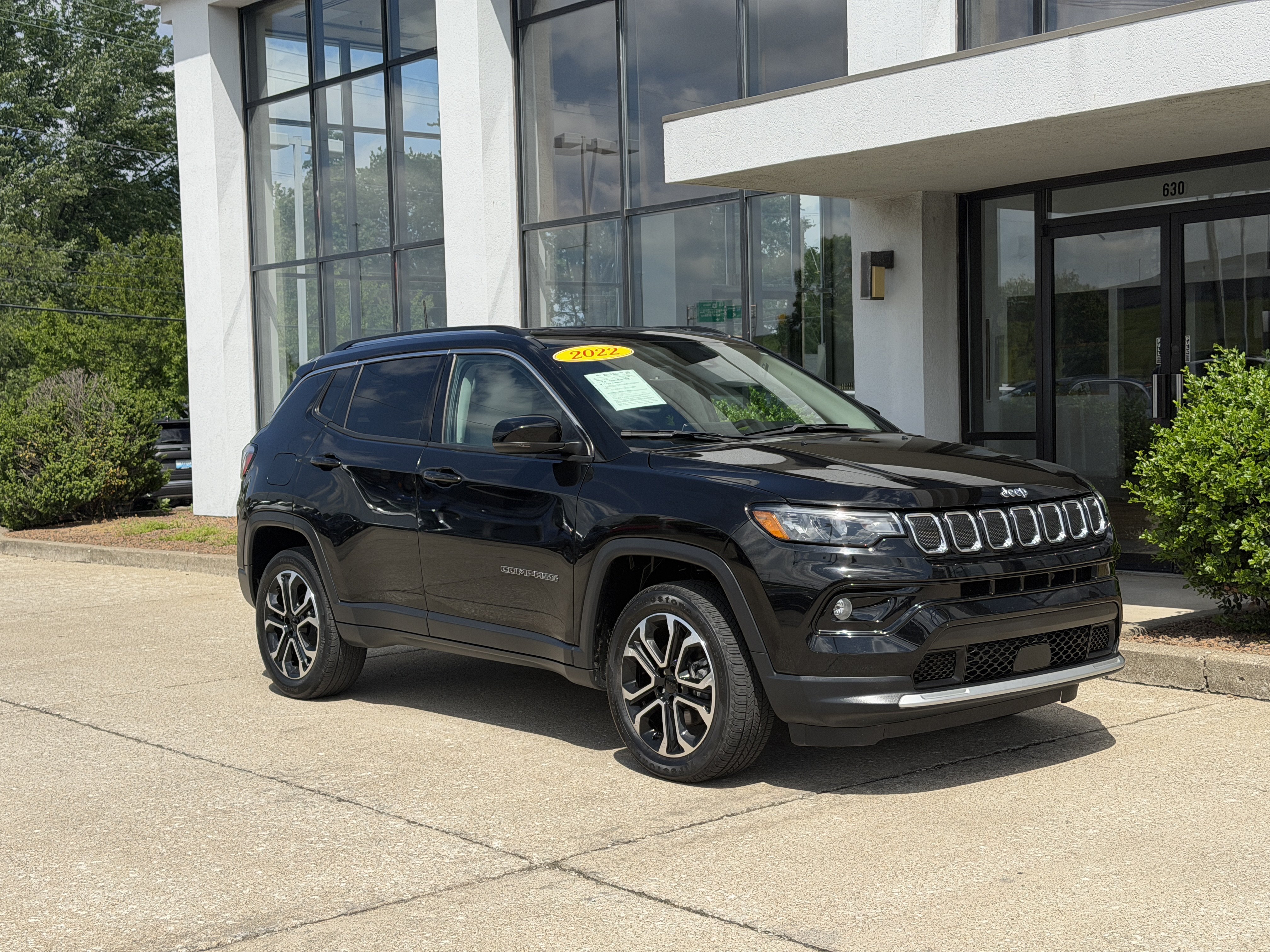 Used 2022 Jeep Compass Limited AWD/4WD image 2