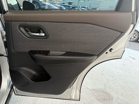 Used 2021 Nissan Rogue SV image 13