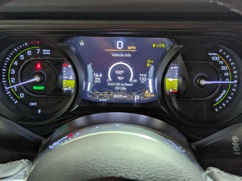 Used 2025 Jeep Wrangler Unlimited Sahara w/ Safety Group AWD/4WD image 15