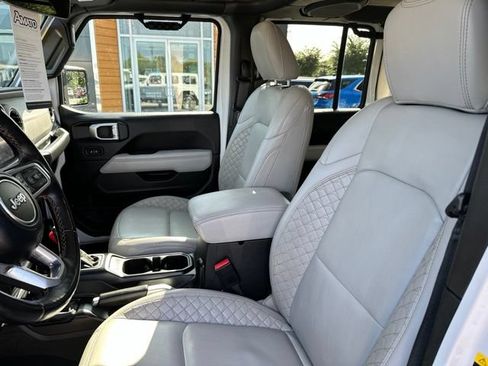 Used 2022 Jeep Wrangler Unlimited Sahara AWD/4WD image 25