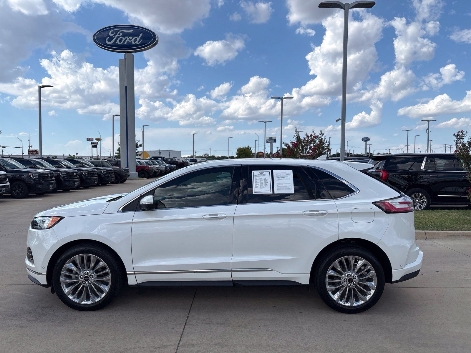 Used 2020 Ford Edge Titanium w/ Equipment Group 301A FWD image 2